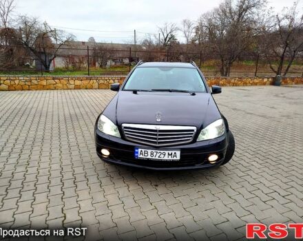Черный Мерседес Ц-Класс, объемом двигателя 2.1 л и пробегом 305 тыс. км за 8800 $, фото 1 на Automoto.ua