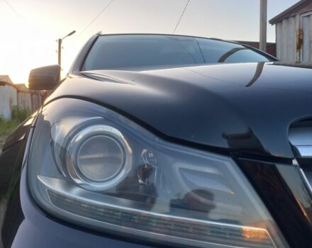 Черный Мерседес Ц-Класс, объемом двигателя 2.1 л и пробегом 328 тыс. км за 10000 $, фото 8 на Automoto.ua