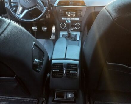 Черный Мерседес Ц-Класс, объемом двигателя 2.1 л и пробегом 328 тыс. км за 10000 $, фото 10 на Automoto.ua