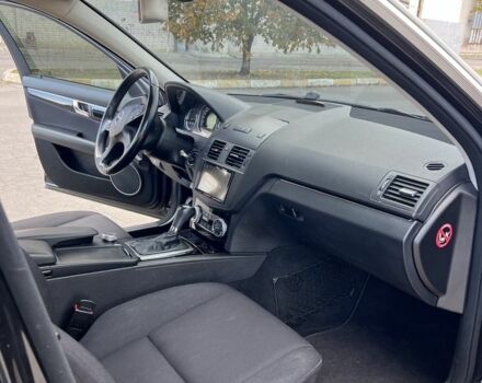 Черный Мерседес Ц-Класс, объемом двигателя 1.8 л и пробегом 135 тыс. км за 9500 $, фото 8 на Automoto.ua