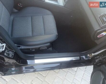 Черный Мерседес Ц-Класс, объемом двигателя 2.15 л и пробегом 365 тыс. км за 8650 $, фото 4 на Automoto.ua