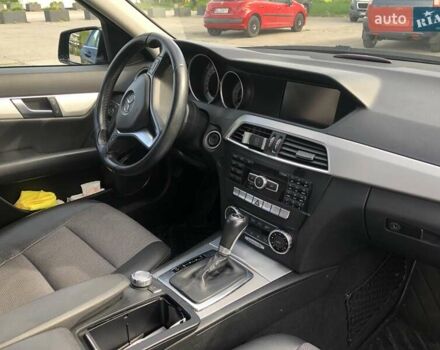Черный Мерседес Ц-Класс, объемом двигателя 2.2 л и пробегом 165 тыс. км за 9459 $, фото 5 на Automoto.ua
