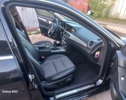 Черный Мерседес Ц-Класс, объемом двигателя 2.1 л и пробегом 328 тыс. км за 10000 $, фото 11 на Automoto.ua