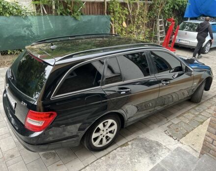 Чорний Мерседес Ц-Клас, об'ємом двигуна 2.1 л та пробігом 290 тис. км за 10500 $, фото 3 на Automoto.ua