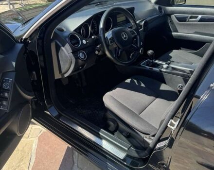 Черный Мерседес Ц-Класс, объемом двигателя 2.1 л и пробегом 360 тыс. км за 8600 $, фото 7 на Automoto.ua