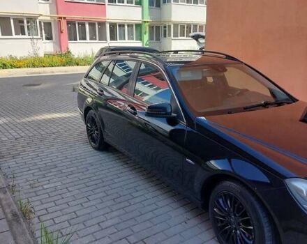 Черный Мерседес Ц-Класс, объемом двигателя 2.14 л и пробегом 300 тыс. км за 9000 $, фото 4 на Automoto.ua