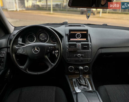 Чорний Мерседес Ц-Клас, об'ємом двигуна 2.14 л та пробігом 333 тис. км за 10650 $, фото 23 на Automoto.ua