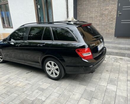 Чорний Мерседес Ц-Клас, об'ємом двигуна 2.1 л та пробігом 290 тис. км за 10500 $, фото 2 на Automoto.ua