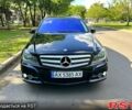 Черный Мерседес Ц-Класс, объемом двигателя 2.1 л и пробегом 300 тыс. км за 10500 $, фото 1 на Automoto.ua