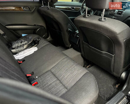 Чорний Мерседес Ц-Клас, об'ємом двигуна 2.14 л та пробігом 333 тис. км за 10650 $, фото 20 на Automoto.ua