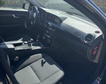 Черный Мерседес Ц-Класс, объемом двигателя 2.1 л и пробегом 360 тыс. км за 8600 $, фото 4 на Automoto.ua