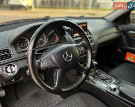 Чорний Мерседес Ц-Клас, об'ємом двигуна 2.14 л та пробігом 333 тис. км за 10650 $, фото 16 на Automoto.ua
