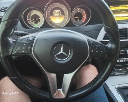 Черный Мерседес Ц-Класс, объемом двигателя 2.1 л и пробегом 328 тыс. км за 10000 $, фото 2 на Automoto.ua