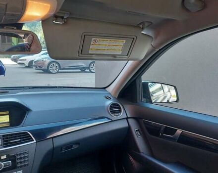 Черный Мерседес Ц-Класс, объемом двигателя 2.14 л и пробегом 300 тыс. км за 9000 $, фото 16 на Automoto.ua