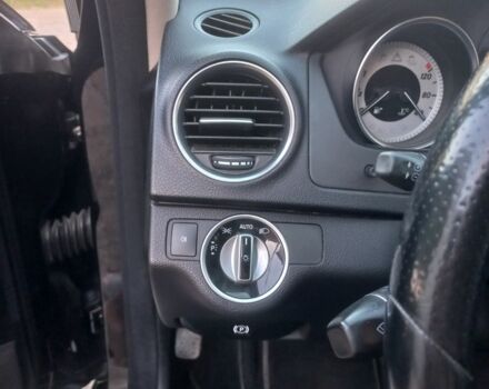 Черный Мерседес Ц-Класс, объемом двигателя 2.1 л и пробегом 328 тыс. км за 10000 $, фото 15 на Automoto.ua