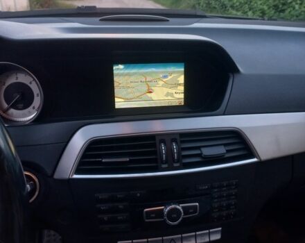 Черный Мерседес Ц-Класс, объемом двигателя 2.1 л и пробегом 328 тыс. км за 10000 $, фото 19 на Automoto.ua