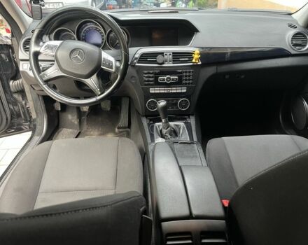 Чорний Мерседес Ц-Клас, об'ємом двигуна 2.1 л та пробігом 290 тис. км за 10500 $, фото 6 на Automoto.ua