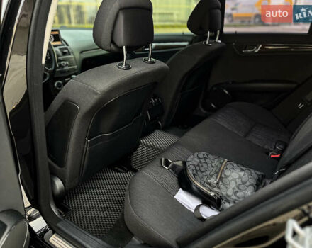 Чорний Мерседес Ц-Клас, об'ємом двигуна 2.14 л та пробігом 333 тис. км за 10650 $, фото 18 на Automoto.ua