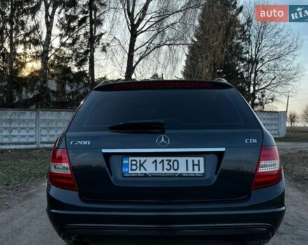 Черный Мерседес Ц-Класс, объемом двигателя 2.14 л и пробегом 382 тыс. км за 10400 $, фото 13 на Automoto.ua