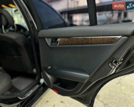 Чорний Мерседес Ц-Клас, об'ємом двигуна 2.14 л та пробігом 333 тис. км за 10650 $, фото 19 на Automoto.ua