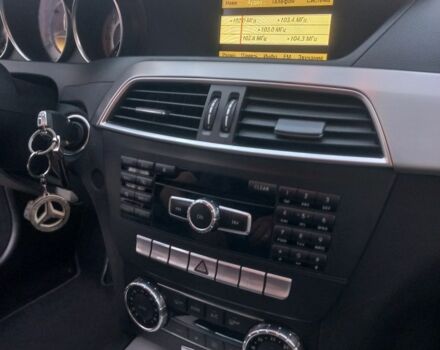 Черный Мерседес Ц-Класс, объемом двигателя 2.1 л и пробегом 328 тыс. км за 10000 $, фото 18 на Automoto.ua
