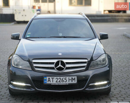 Черный Мерседес Ц-Класс, объемом двигателя 2.2 л и пробегом 357 тыс. км за 11250 $, фото 4 на Automoto.ua