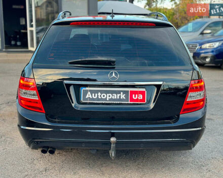 Чорний Мерседес Ц-Клас, об'ємом двигуна 2.2 л та пробігом 240 тис. км за 10000 $, фото 6 на Automoto.ua