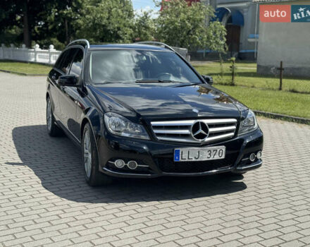 Черный Мерседес Ц-Класс, объемом двигателя 2.2 л и пробегом 289 тыс. км за 9900 $, фото 4 на Automoto.ua