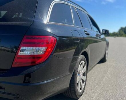 Черный Мерседес Ц-Класс, объемом двигателя 2.1 л и пробегом 357 тыс. км за 9999 $, фото 4 на Automoto.ua