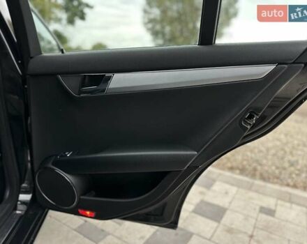 Черный Мерседес Ц-Класс, объемом двигателя 2.2 л и пробегом 245 тыс. км за 10200 $, фото 18 на Automoto.ua