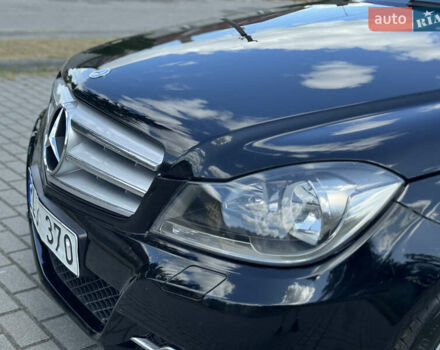 Черный Мерседес Ц-Класс, объемом двигателя 2.2 л и пробегом 289 тыс. км за 9900 $, фото 28 на Automoto.ua