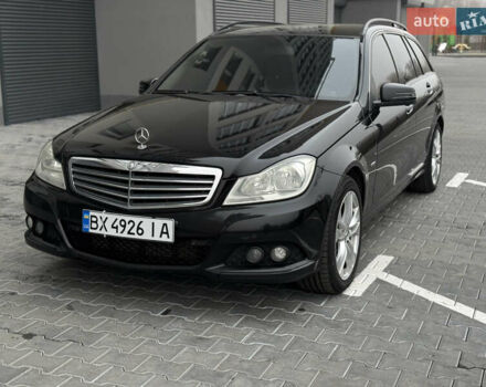 Черный Мерседес Ц-Класс, объемом двигателя 2.15 л и пробегом 261 тыс. км за 9199 $, фото 1 на Automoto.ua