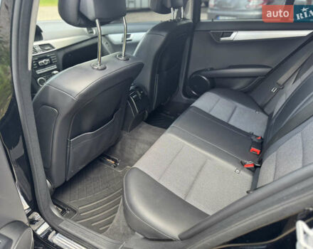 Черный Мерседес Ц-Класс, объемом двигателя 2.2 л и пробегом 289 тыс. км за 9900 $, фото 62 на Automoto.ua