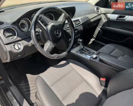 Чорний Мерседес Ц-Клас, об'ємом двигуна 2.2 л та пробігом 289 тис. км за 10950 $, фото 29 на Automoto.ua