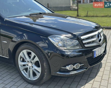 Чорний Мерседес Ц-Клас, об'ємом двигуна 2.2 л та пробігом 289 тис. км за 10950 $, фото 19 на Automoto.ua