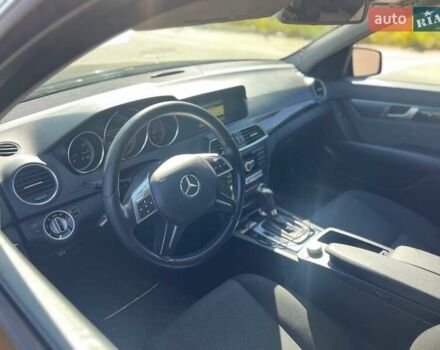 Черный Мерседес Ц-Класс, объемом двигателя 2.1 л и пробегом 357 тыс. км за 9999 $, фото 10 на Automoto.ua