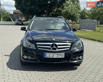 Черный Мерседес Ц-Класс, объемом двигателя 2.2 л и пробегом 289 тыс. км за 9900 $, фото 3 на Automoto.ua