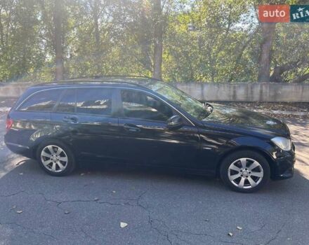 Черный Мерседес Ц-Класс, объемом двигателя 2.1 л и пробегом 357 тыс. км за 9999 $, фото 16 на Automoto.ua