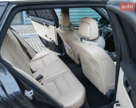 Черный Мерседес Ц-Класс, объемом двигателя 2.2 л и пробегом 357 тыс. км за 11250 $, фото 19 на Automoto.ua