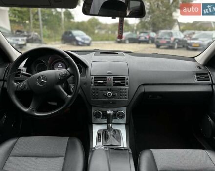 Черный Мерседес Ц-Класс, объемом двигателя 2.2 л и пробегом 245 тыс. км за 10200 $, фото 11 на Automoto.ua