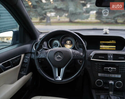 Черный Мерседес Ц-Класс, объемом двигателя 2.2 л и пробегом 357 тыс. км за 11250 $, фото 24 на Automoto.ua