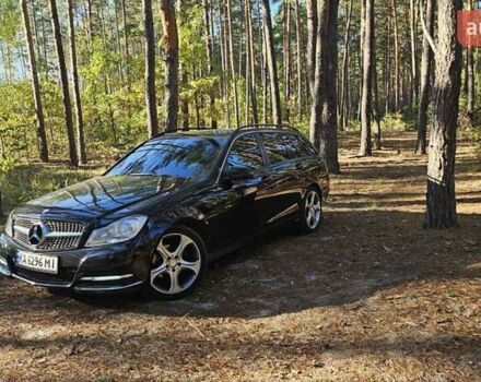 Черный Мерседес Ц-Класс, объемом двигателя 2.14 л и пробегом 260 тыс. км за 13000 $, фото 2 на Automoto.ua
