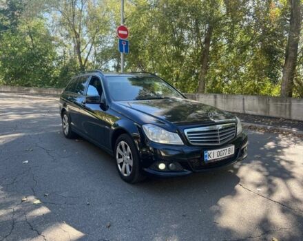 Черный Мерседес Ц-Класс, объемом двигателя 2.1 л и пробегом 450 тыс. км за 10500 $, фото 1 на Automoto.ua