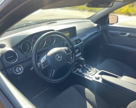 Черный Мерседес Ц-Класс, объемом двигателя 2.1 л и пробегом 450 тыс. км за 10500 $, фото 6 на Automoto.ua