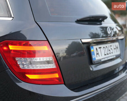 Черный Мерседес Ц-Класс, объемом двигателя 2.2 л и пробегом 357 тыс. км за 11250 $, фото 12 на Automoto.ua