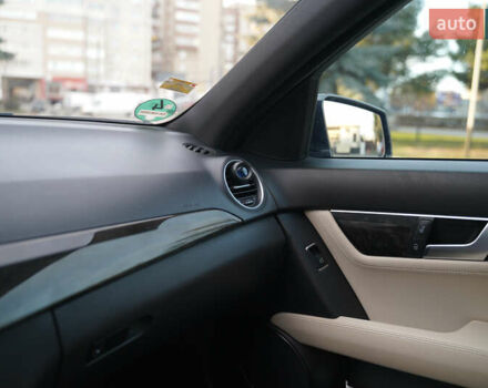 Черный Мерседес Ц-Класс, объемом двигателя 2.2 л и пробегом 357 тыс. км за 11250 $, фото 29 на Automoto.ua