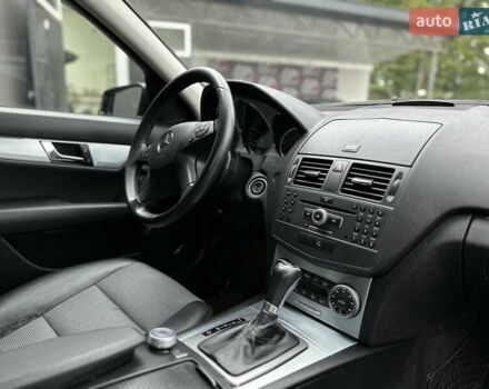 Черный Мерседес Ц-Класс, объемом двигателя 2.2 л и пробегом 245 тыс. км за 10200 $, фото 5 на Automoto.ua