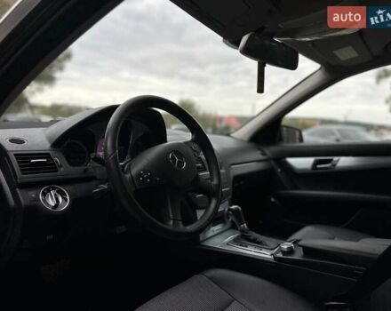 Черный Мерседес Ц-Класс, объемом двигателя 2.2 л и пробегом 245 тыс. км за 10200 $, фото 9 на Automoto.ua