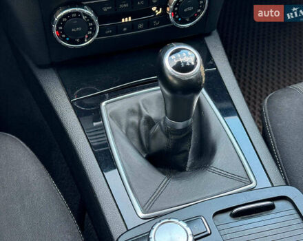 Чорний Мерседес Ц-Клас, об'ємом двигуна 2.2 л та пробігом 240 тис. км за 10000 $, фото 28 на Automoto.ua