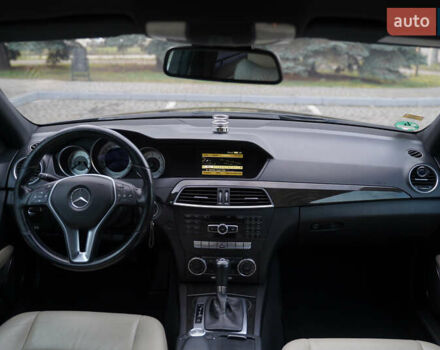 Черный Мерседес Ц-Класс, объемом двигателя 2.2 л и пробегом 357 тыс. км за 11250 $, фото 26 на Automoto.ua